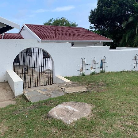 White House Lodge In Scotburgh Scottburgh Buitenkant foto