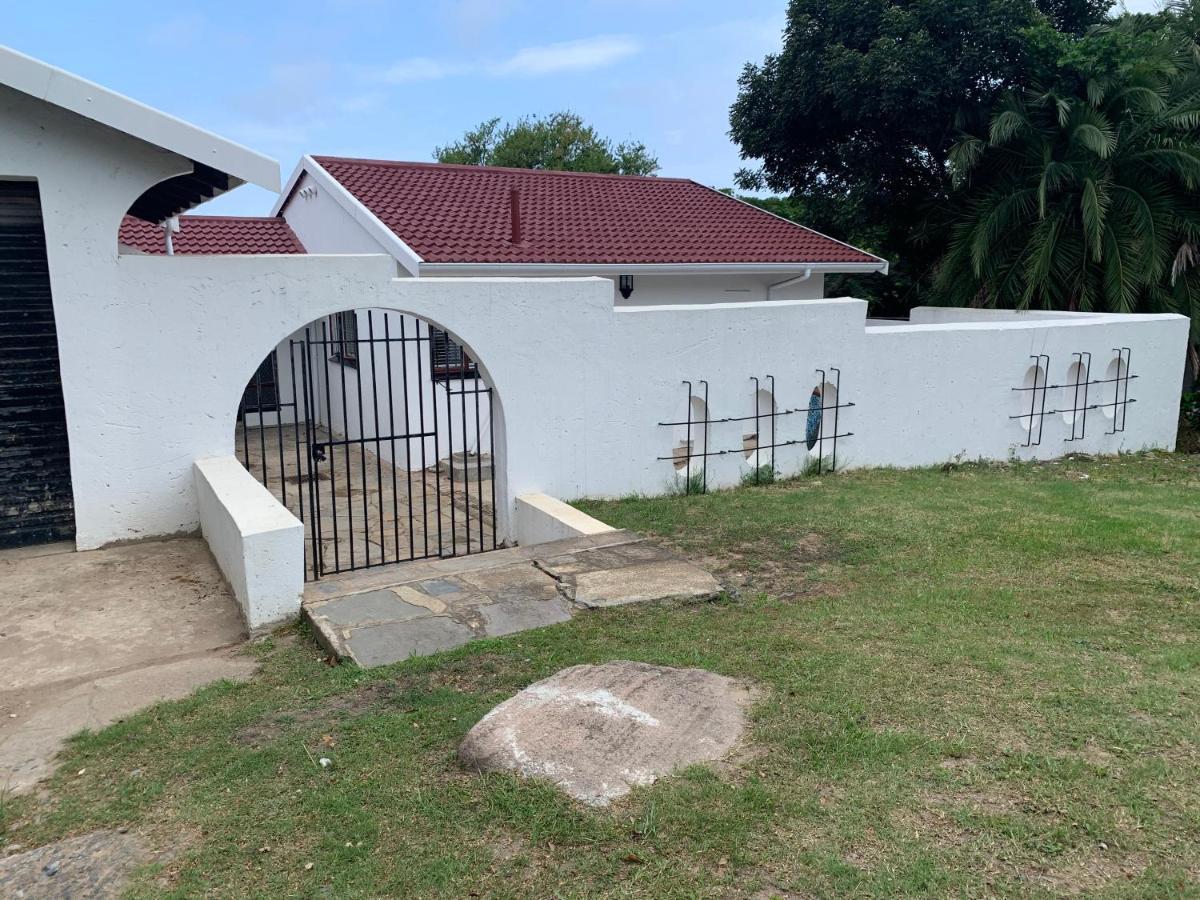 White House Lodge In Scotburgh Scottburgh Buitenkant foto