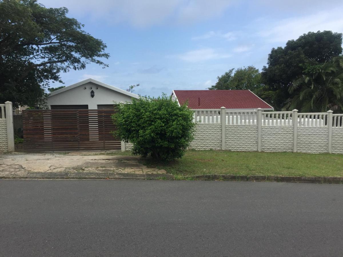 White House Lodge In Scotburgh Scottburgh Buitenkant foto